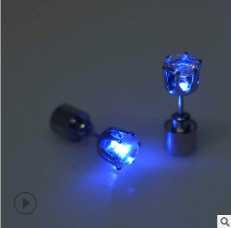 The factory sells Korean version of Haoshi Earrings directly from stock, bar, night club party, tide person led earrings, shining Earrings