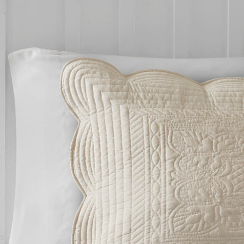 3 Piece Reversible Scalloped Edge Quilt Set Cream King Cal King