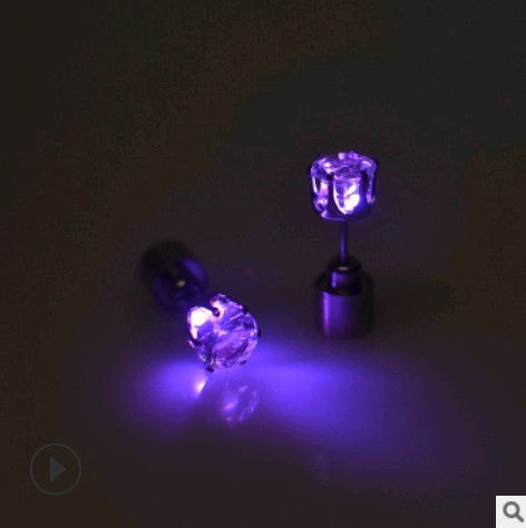 The factory sells Korean version of Haoshi Earrings directly from stock, bar, night club party, tide person led earrings, shining Earrings